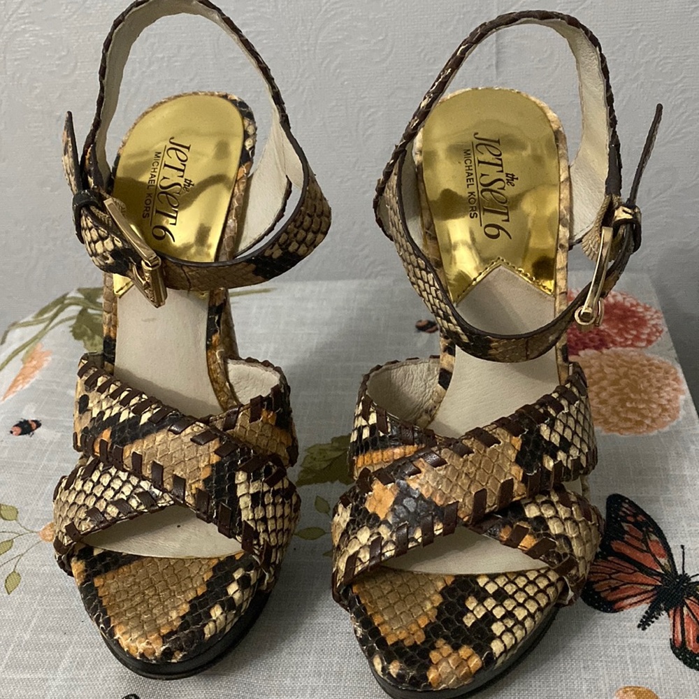 Michael Kors the JetSet 6 size 5 (Authentic)